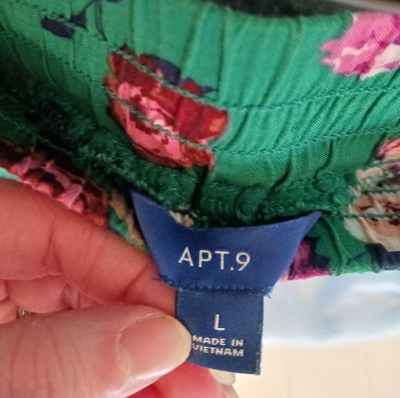 Greel Floral Flowy Shorts - Picture 5 of 5